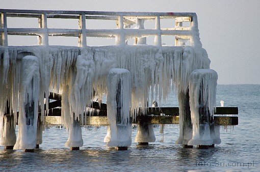 sea; winter; icicle; pier