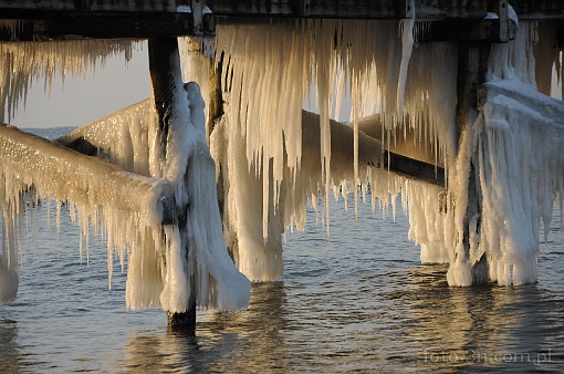 sea; winter; icicle; pier