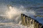 0376-0640; 3352 x 2243 pix; sea, wave, breakwater