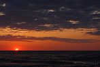 0393-0925; 2917 x 1940 pix; sunset, clouds, sea