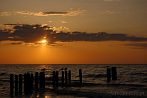 0393-0922; 2975 x 1978 pix; sunset, clouds, sea, breakwater