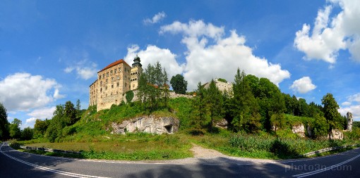 Europe; Poland; Ojcow; Ojcow National Park; Pieskowa Skala Castle
