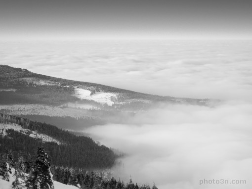 Europe; Poland; Sudetes; Karkonosze; Giant Mountains; mountains; winter; snow; fog
