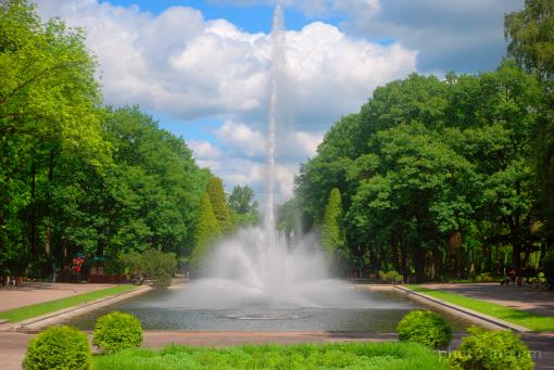 Europe; Poland;  Bialystok; fountain; water; park; chmury