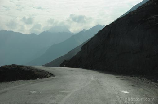 Asia; India; Himalaya; mountains; river; mountain road; turn; precipice