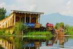 1BBU-0300; 4288 x 2848 pix; Asia, India, Srinagar, Dal Lake, houseboat