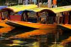 1BBU-0212; 4288 x 2848 pix; Asia, India, Srinagar, Dal Lake, shikara, boat