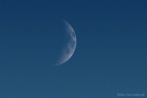 9513-0825; 4500 x 3000 pix; moon, waxing crescent, blue sky